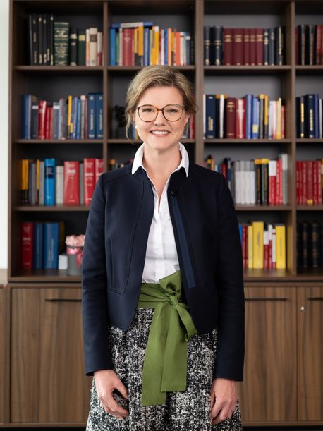 Dr. Anna Hechenbichler